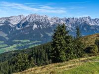 Zurück zur Bergstation mit Blick zum Wilden Kaiser